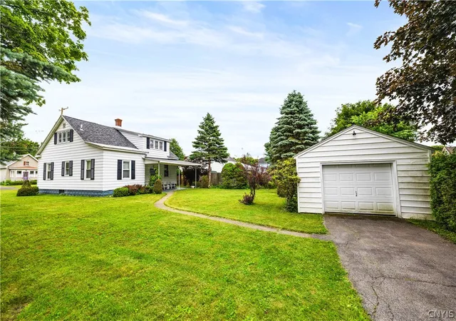 Homes for sale in Rome, NY | 802 Oakwood St, Rome, NY 13440 | MLS# S1691110