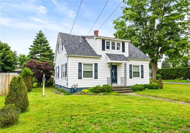 Homes for sale in Rome, NY | 802 Oakwood St, Rome, NY 13440 | MLS# S1691110