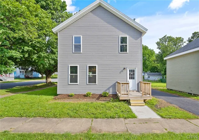 Homes for sale in Oswego, NY | 105 E Cayuga St, Oswego, NY 13126 | MLS# S1691994