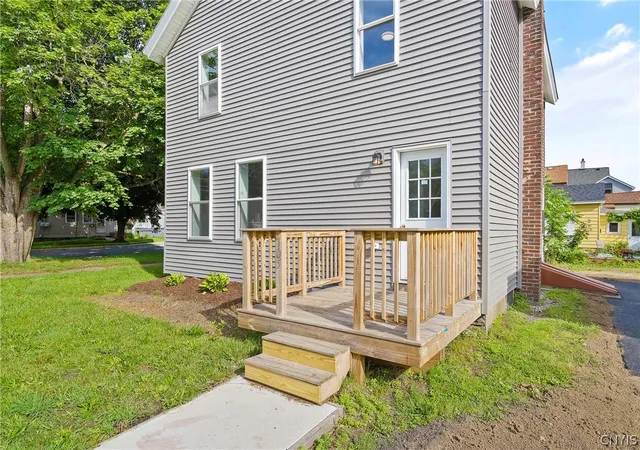 Homes for sale in Oswego, NY | 105 E Cayuga St, Oswego, NY 13126 | MLS# S1691994