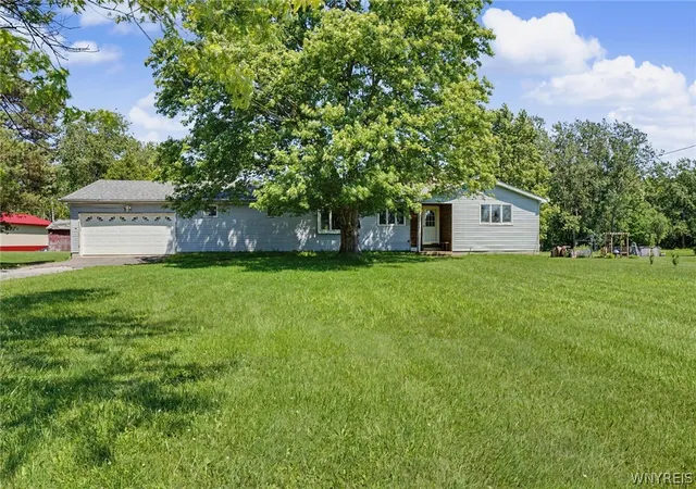 Homes for sale in Alden, NY | 3185 Townline Rd, Alden, NY 14086 | MLS# B1692410