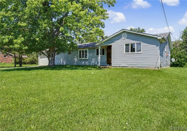Homes for sale in Alden, NY | 3185 Townline Rd, Alden, NY 14086 | MLS# B1692410