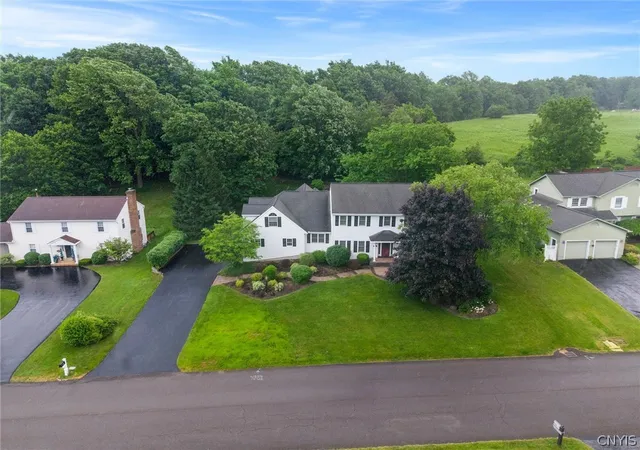 Homes for sale in Manlius, NY | 5114 Shiraz Ln, Manlius, NY 13066 | MLS# S1690426
