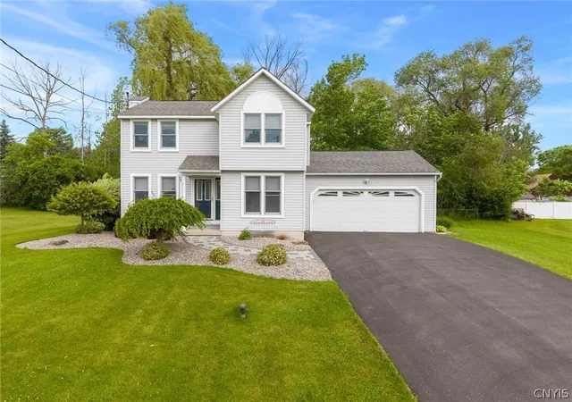 2nd image of 106 Laura Dr, Syracuse, NY 13209 | MLS# S1691936