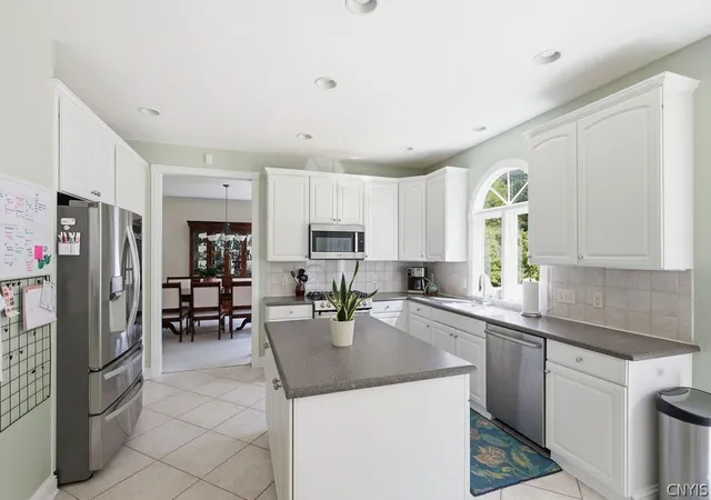 4th image of 8411 Vermillion Cir, Lysander, NY 13027 | MLS# S1691995