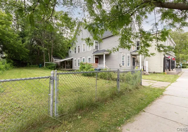 5th image of 725 Butternut St, Syracuse, NY 13208