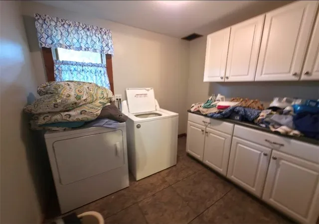 Photo 5 of Sale Pending at 556 Liberty St, Elmira, NY 14904 | MLS# R1692442 | Listing updated on 2026-07-14