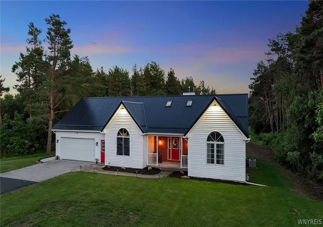Photo 3 of Single family home for sale at 5132 Upper Mountain Rd, Lockport, NY 14094 | MLS# B1691535 | Listing updated on 2026-07-16