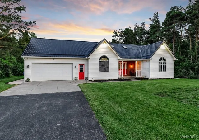 Photo 3 of Single family home for sale at 5132 Upper Mountain Rd, Lockport, NY 14094 | MLS# B1691535 | Listing updated on 2026-07-16