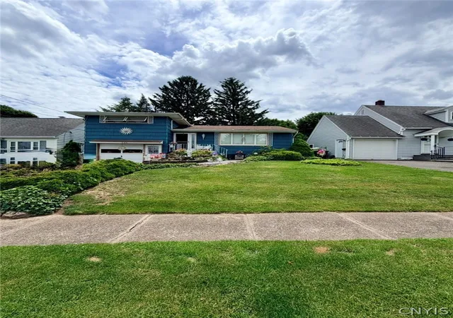 3rd image of 606 Berwick Rd S, Salina, NY 13208 | MLS# S1690318