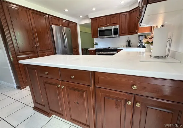 3rd image of 66 Amberwood Dr, Grand Island, NY 14072 | MLS# B1692426