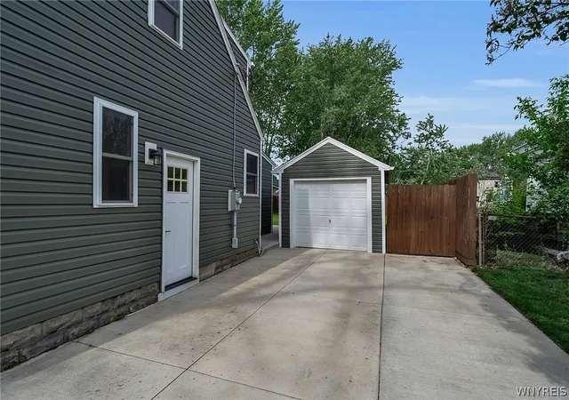Homes for sale in Cheektowaga, NY | 224 S Huxley Dr, Cheektowaga, NY 14225 | MLS# B1691807