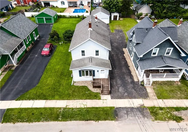 Photo 3 of Sale Pending at 570 Broad St, Tonawanda, NY 14150 | MLS# B1692179 | Listing updated on 2026-07-01