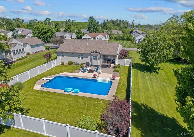 3rd image of 7921 Rose Court Dr, Cicero, NY 13039 | MLS# S1689649