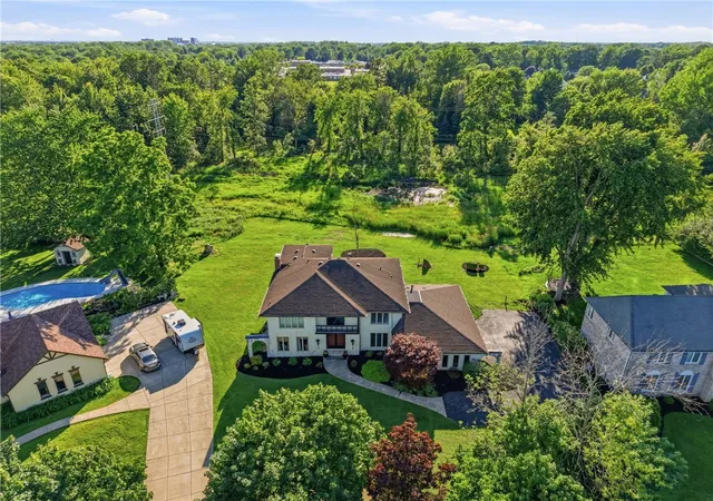 Photo 3 of Sale Pending at 220 Crestwood Ct, Buffalo, NY 14221 | MLS# R1679488 | Listing updated on 2026-07-15