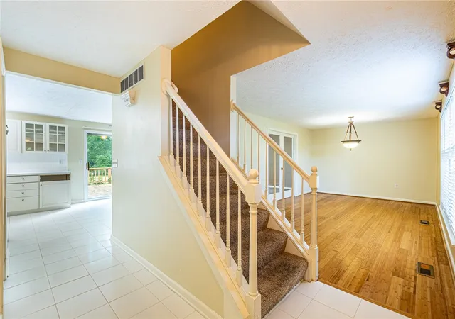 3rd image of 531 Brixton Trl, Webster, NY 14580 | MLS# R1691651
