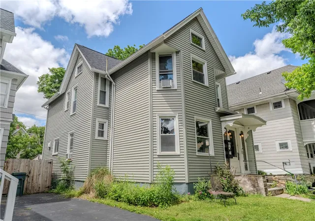 2nd image of 9 Sumner Park, Rochester, NY 14607 | MLS# R1691482