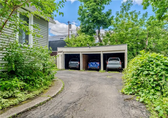 3rd image of 9 Sumner Park, Rochester, NY 14607 | MLS# R1691482