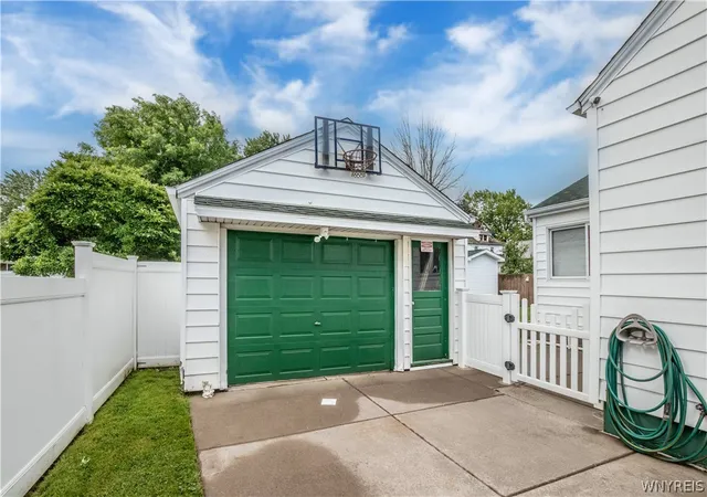 4th image of 193 12Th Ave, North Tonawanda, NY 14120 | MLS# B1691294
