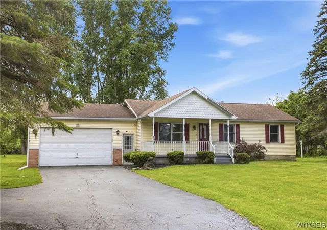 Homes for sale in Batavia, NY | 2678 Pearl Street Rd, Batavia, NY 14036 | MLS# B1691498