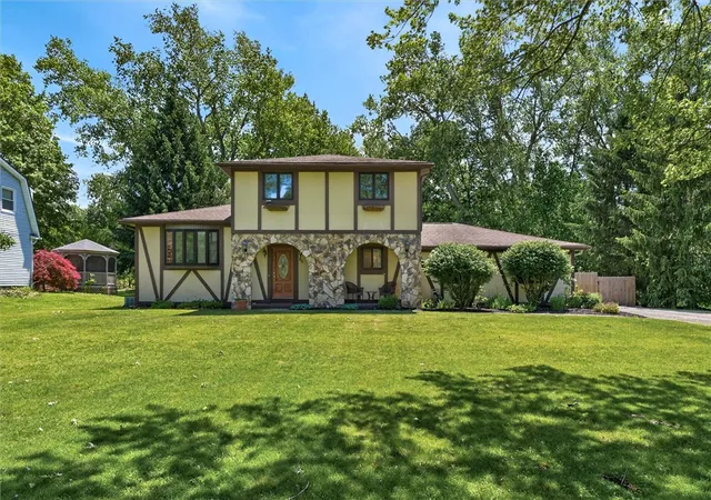 Homes for sale in Penfield, NY | 86 Phaeton Dr, Penfield, NY 14526 | MLS# R1685921