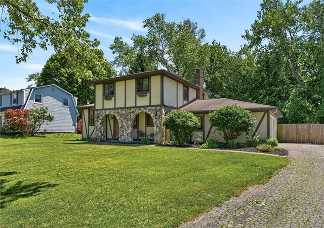 Homes for sale in Penfield, NY | 86 Phaeton Dr, Penfield, NY 14526 | MLS# R1685921