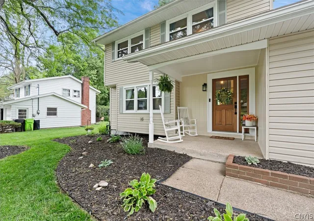 2nd image of 5 Overbrook Ln, Lysander, NY 13027 | MLS# S1692427