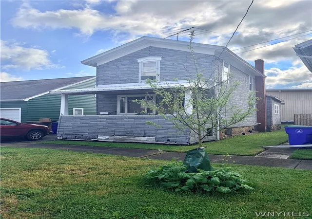 Homes for sale in Ridgeway, NY | 211 West Ave, Ridgeway, NY 14103 | MLS# B1692317