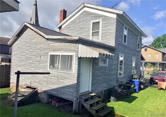 Homes for sale in Ridgeway, NY | 211 West Ave, Ridgeway, NY 14103 | MLS# B1692317