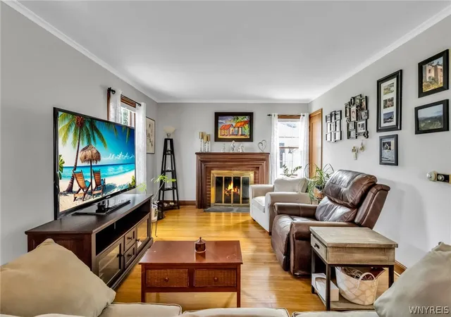 Photo 4 of Sale Pending at 241 Woodcrest Blvd, Buffalo, NY 14223 | MLS# B1689886 | Listing updated on 2026-07-21
