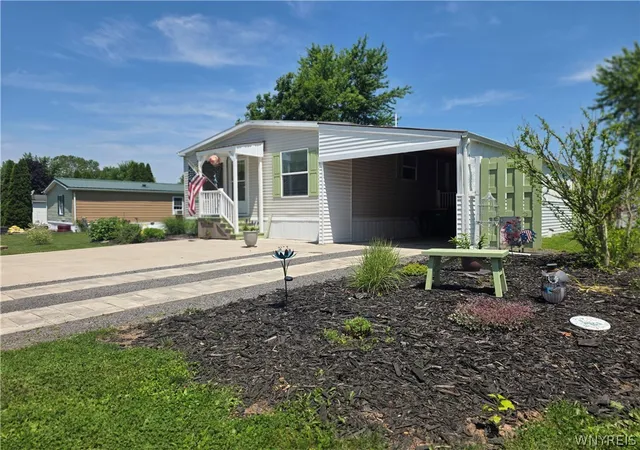 Homes for sale in Clarendon, NY | 260 Sunset Dr, Clarendon, NY 14429 | MLS# B1691938
