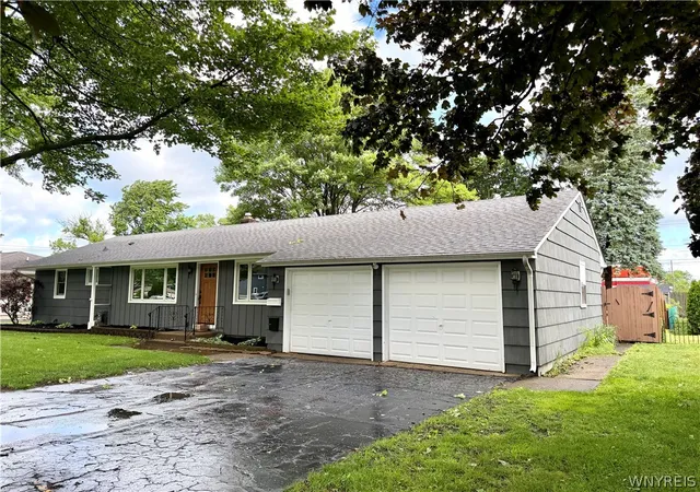 Homes for sale in Hamburg, NY | 3980 Staley Dr, Hamburg, NY 14075 | MLS# B1692606