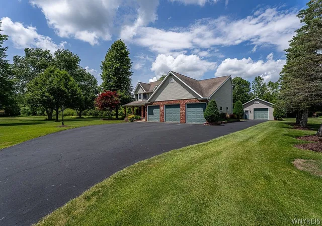 3rd image of 4815 Tonawanda Creek Rd, Pendleton, NY 14120 | MLS# B1690755