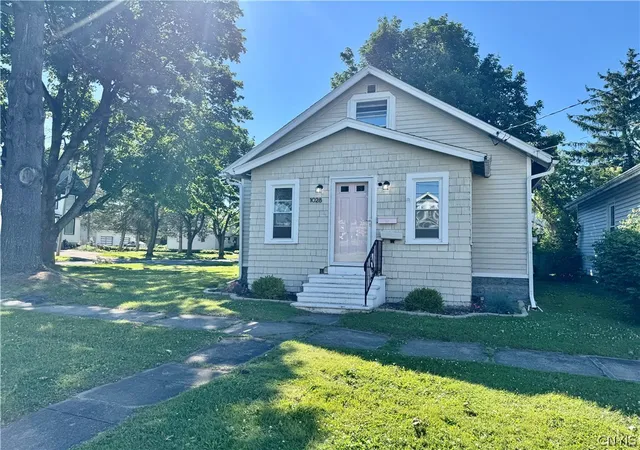 2nd image of 1028 Tabor Pl, Utica, NY 13502 | MLS# S1692620