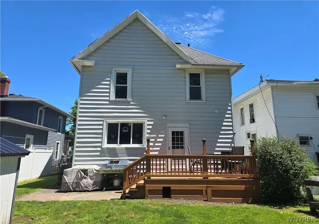 Photo 3 of Sale Pending at 1002 West Ave, Medina, NY 14103 | MLS# B1692633 | Listing updated on 2026-07-14