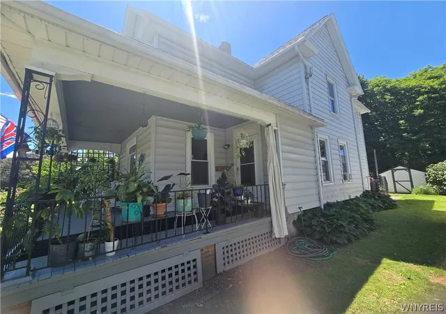 Photo 4 of Sale Pending at 1002 West Ave, Medina, NY 14103 | MLS# B1692633 | Listing updated on 2026-07-14