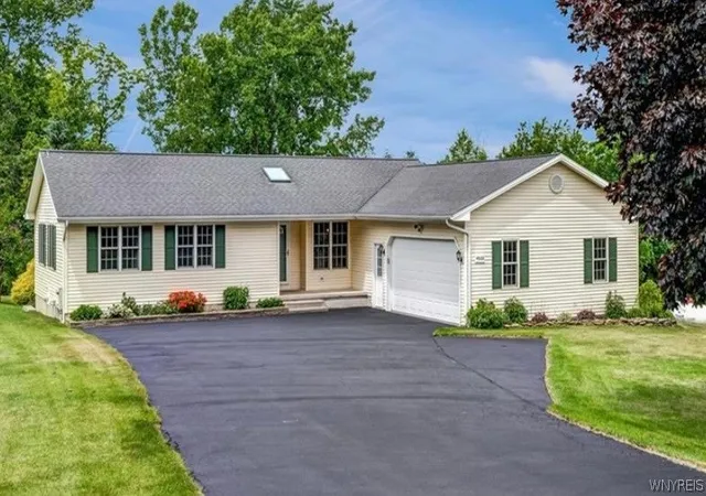 Homes for sale in Cambria, NY | 4868 Cambria Rd, Cambria, NY 14094 | MLS# B1692494