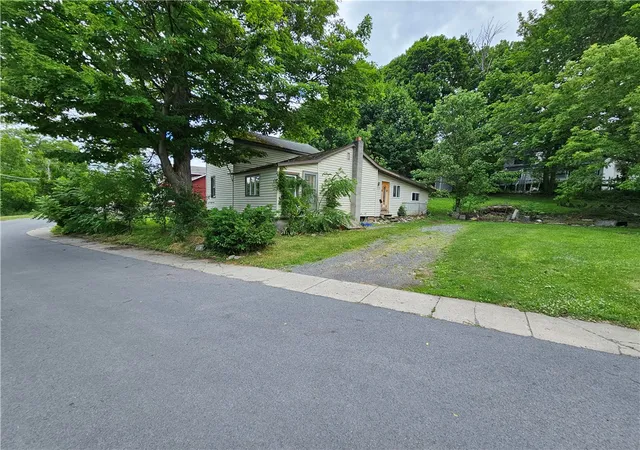 Photo 3 of Sale Pending at 22 Miller St, Auburn, NY 13021 | MLS# R1692386 | Listing updated on 2026-07-22
