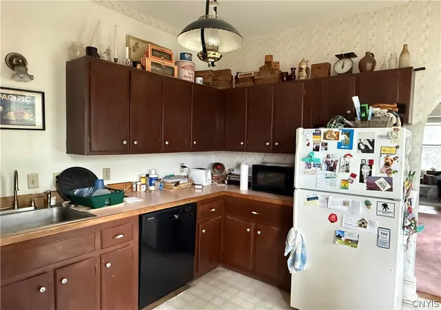 Listing Photo 4 - Condo for sale in building located at 328 Elizabeth St, Oneida, NY 13421
