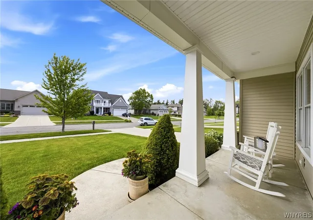 Homes for sale in Lancaster, NY | 5 Parliament Ln, Lancaster, NY 14086 | MLS# B1692654