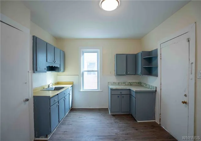 Listing Photo 4 - Condo for sale in building located at 29 Sherwood St, Buffalo, NY 14213