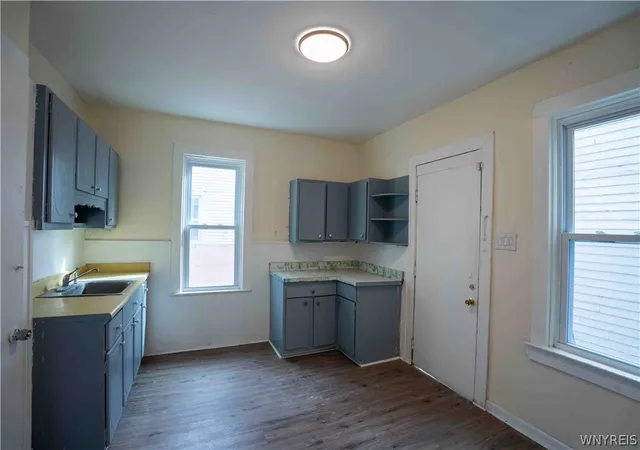 Listing Photo 5 - Condo for sale in building located at 29 Sherwood St, Buffalo, NY 14213