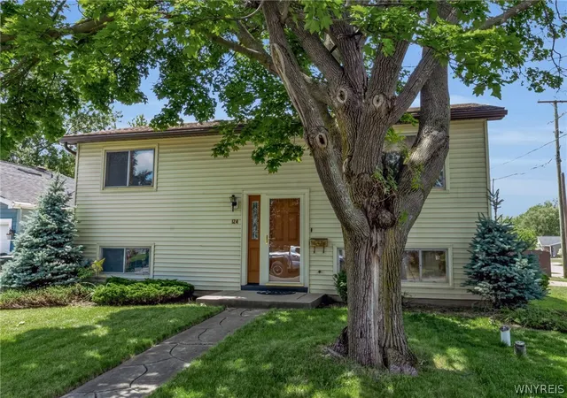 Homes for sale in Lancaster, NY | 124 Olanta St, Lancaster, NY 14043 | MLS# B1692682