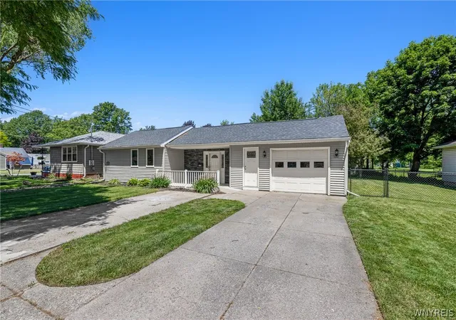 5th image of 405 Warner Ave, North Tonawanda, NY 14120 | MLS# B1692795