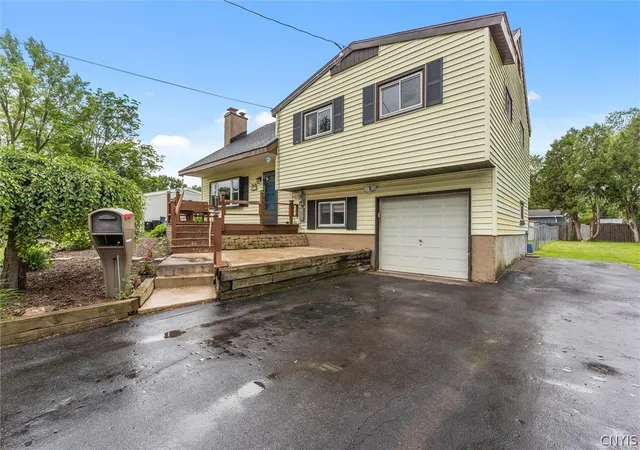 Homes for sale in Clay, NY | 9 Foxberry Ln, Clay, NY 13090 | MLS# S1692592