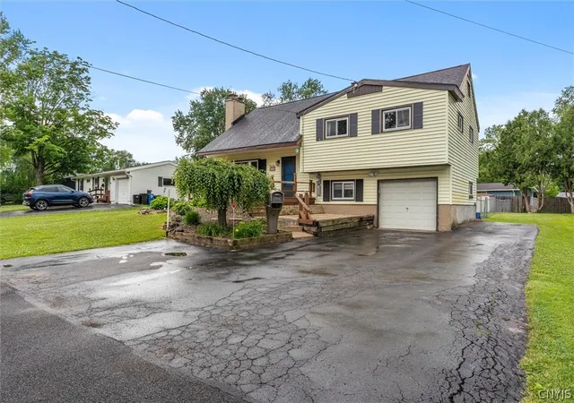 Homes for sale in Clay, NY | 9 Foxberry Ln, Clay, NY 13090 | MLS# S1692592