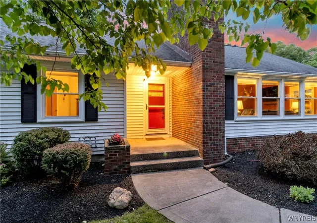 5th image of 150 Girdle Rd, East Aurora, NY 14052 | MLS# B1692583