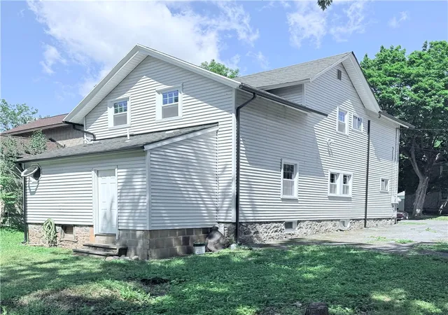 Homes for sale in Lyons, NY | 152 Canal St, Lyons, NY 14489 | MLS# R1691311