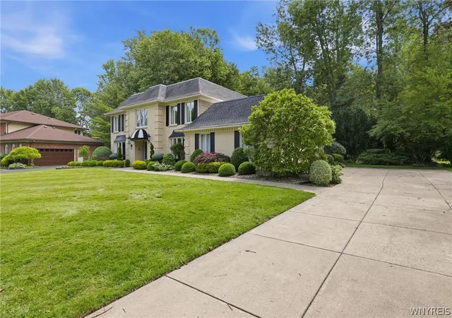 2nd image of 164 Crestwood Ln, Buffalo, NY 14221 | MLS# B1692539