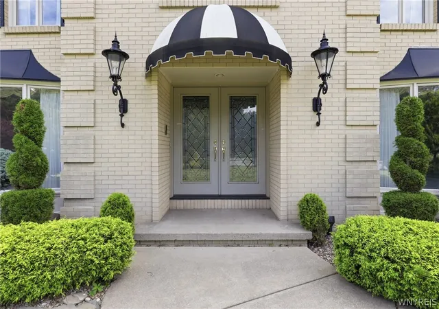 3rd image of 164 Crestwood Ln, Buffalo, NY 14221 | MLS# B1692539